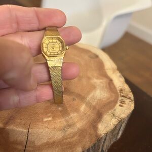 Vintage Lyric Elegant Gold Ladies watch